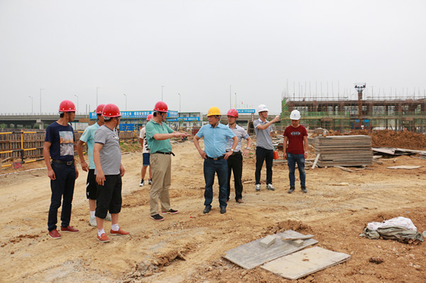 人大副主任程万友视察三水厂工程建设情况